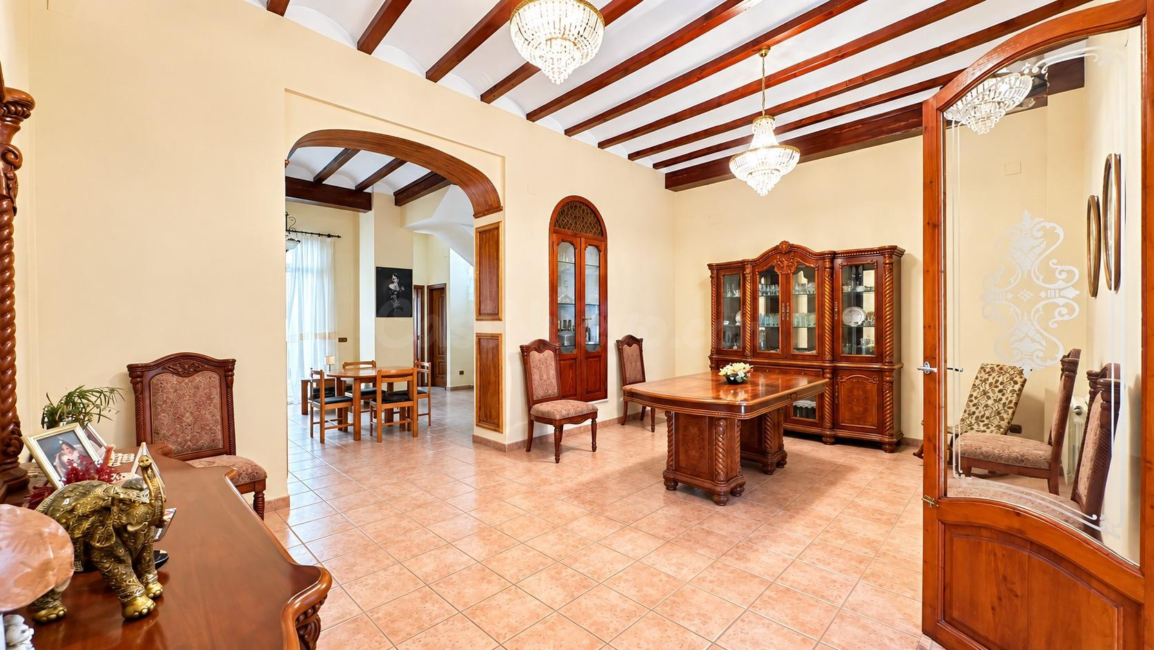 CASA AMPLIA Y CON ENCANTO EN L’ALCÚDIA