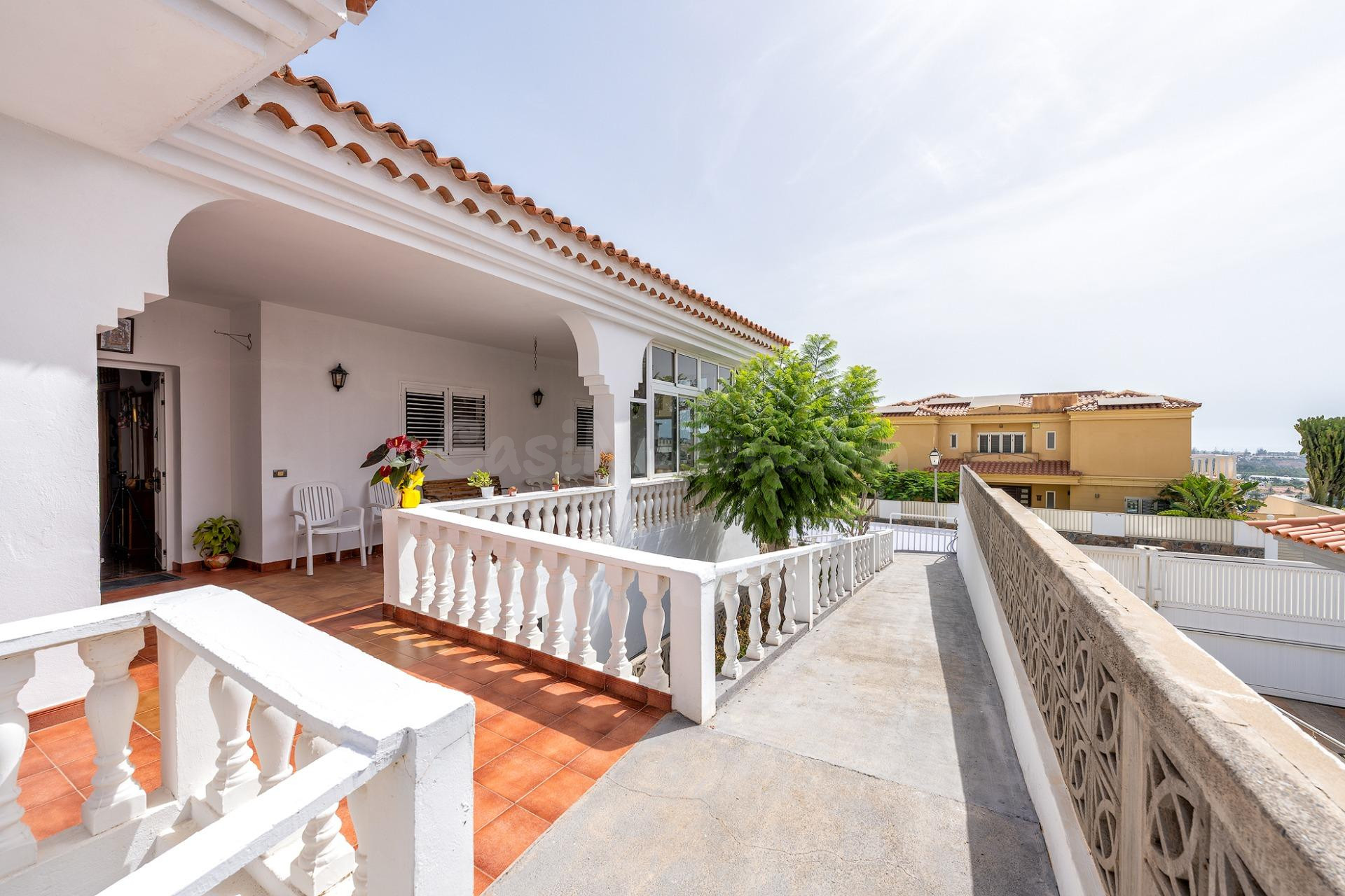 Amplio Chalet Independiente en Los Olivos, Sonnenland – Gran