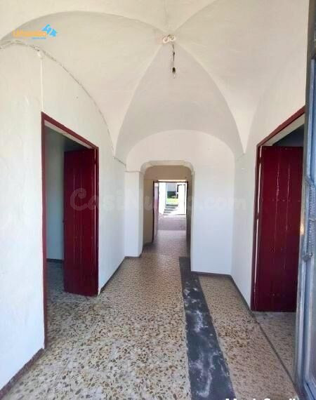 Casa con muchas posibilidades en pleno centro de Villanueva  - foto 2