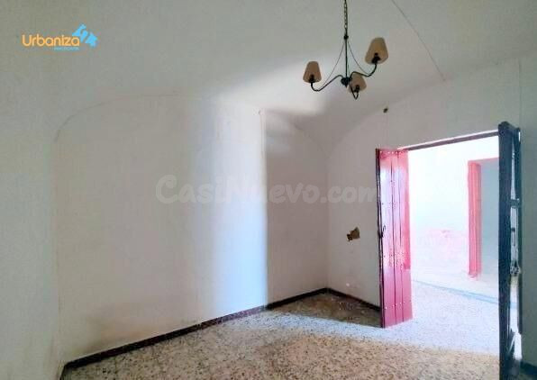 Casa con muchas posibilidades en pleno centro de Villanueva  - foto 3
