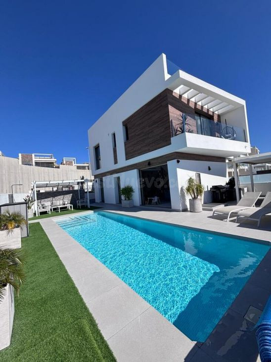 Villa 5 habitaciones 148m² en venta - Las Filipinas