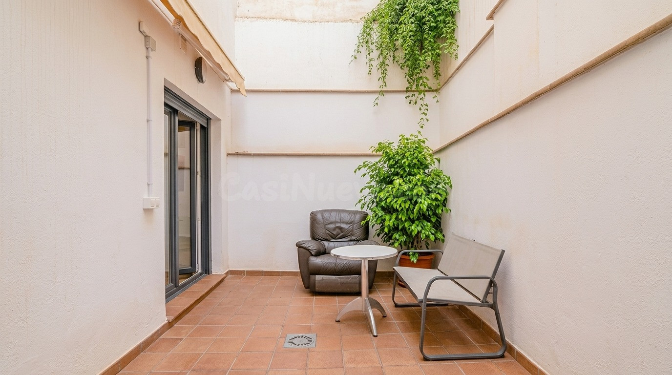 Precioso duplex moderno con patio - foto 2