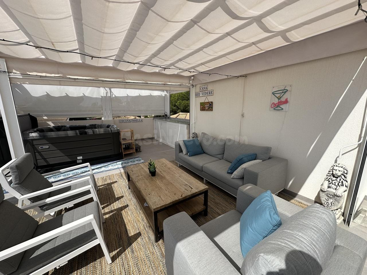 Ático con Vistas al Mar y Jacuzzi Privado en Venta en Orihuela Costa