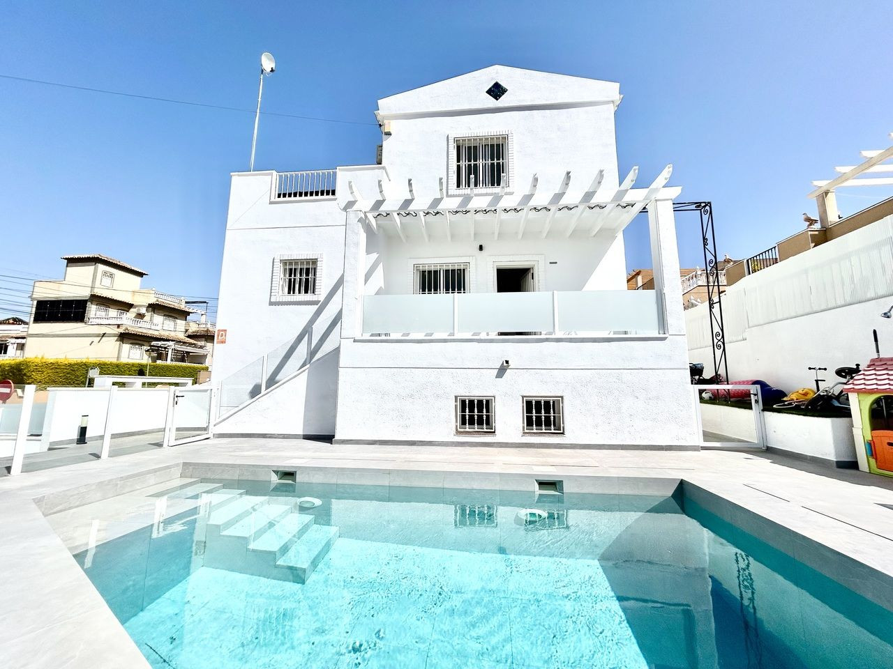 Villa 5 habitaciones 166m² en venta - Villamartín-Las Filipinas