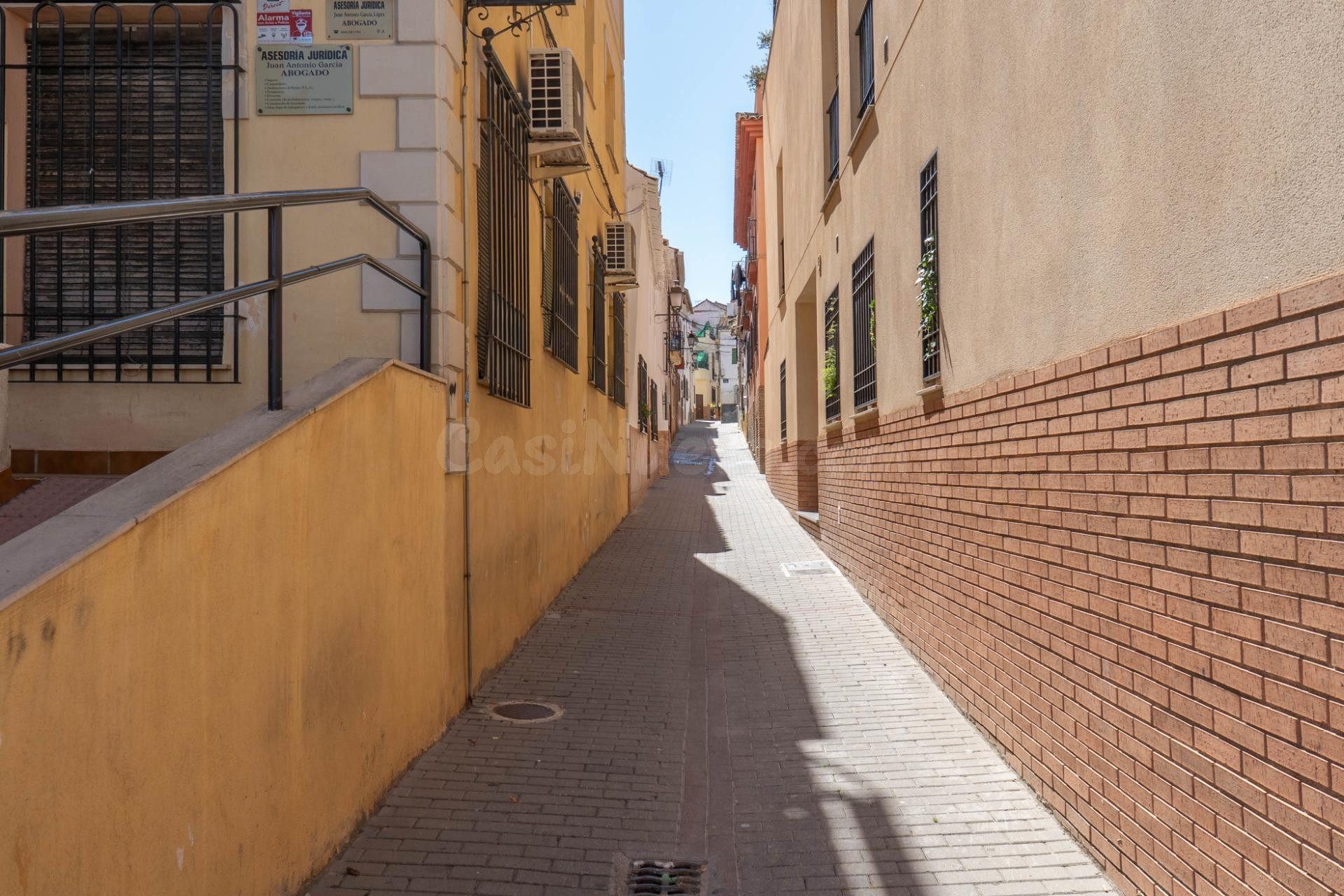 Increíble oportunidad en el centro de la Zubia ¡OJO NO SE HACEN VISITAS AL INTERIOR!