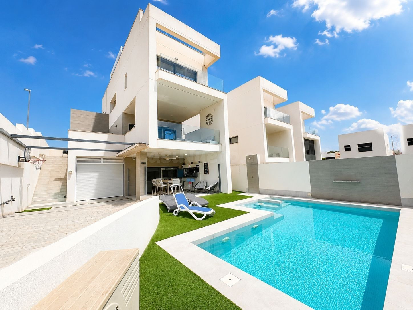 Villa 4 habitaciones 319m² en venta - Pueblo 4