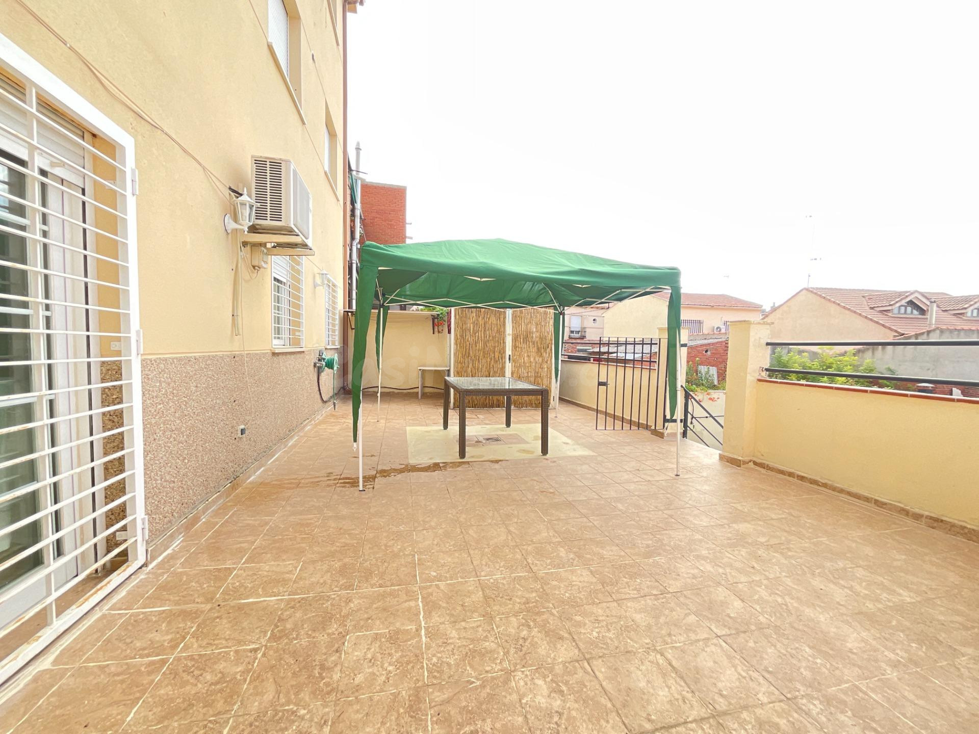 BAJO CON PATIO DE 143m2 EN PANTOJA