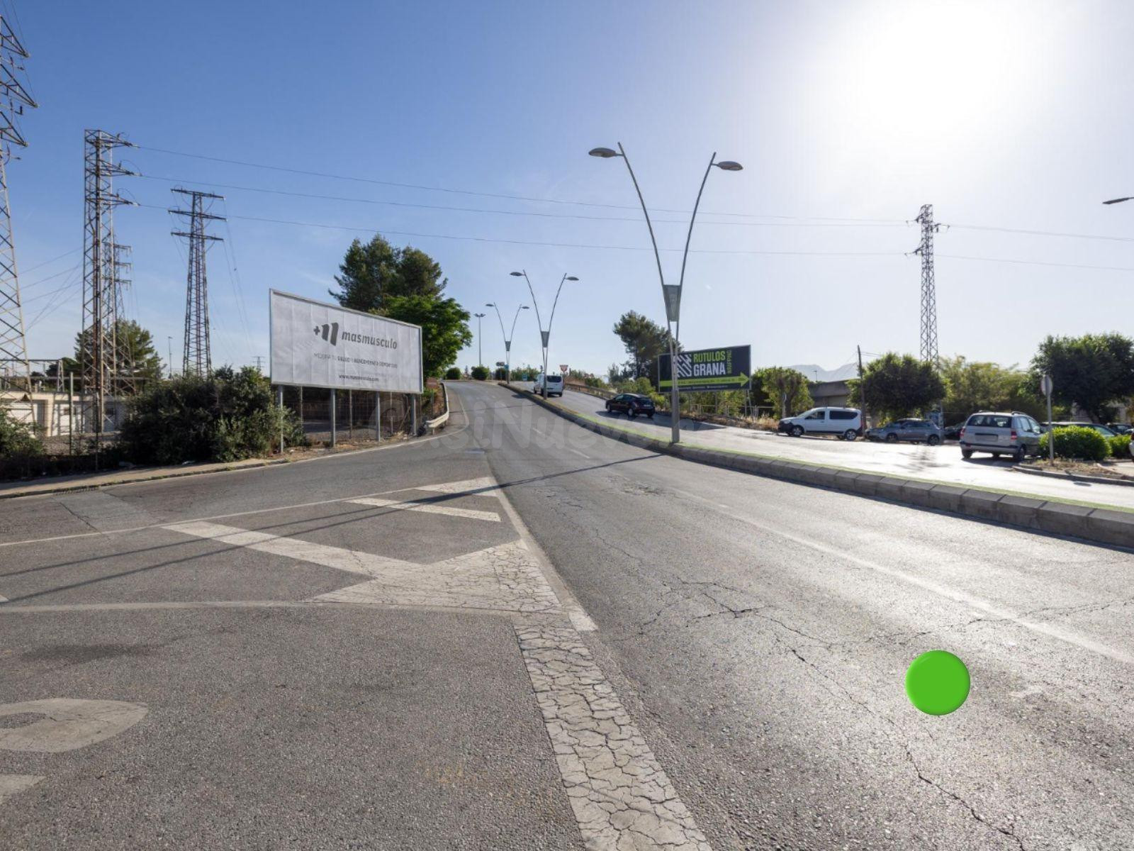 ¡Oportunidad Única! Amplia Nave Industrial en Albolote - foto 2