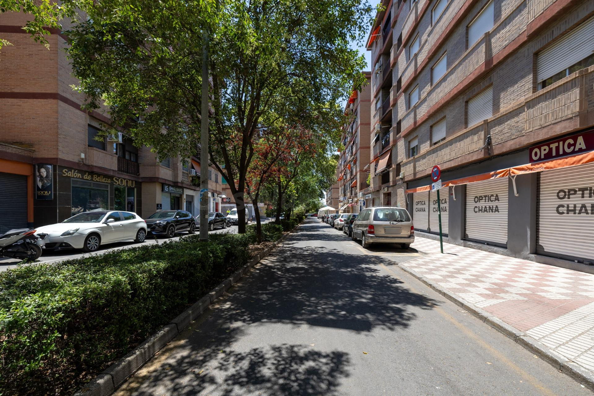 LOCAL COMERCIAL DE 106 m2 EN VENTA EN GRANADA