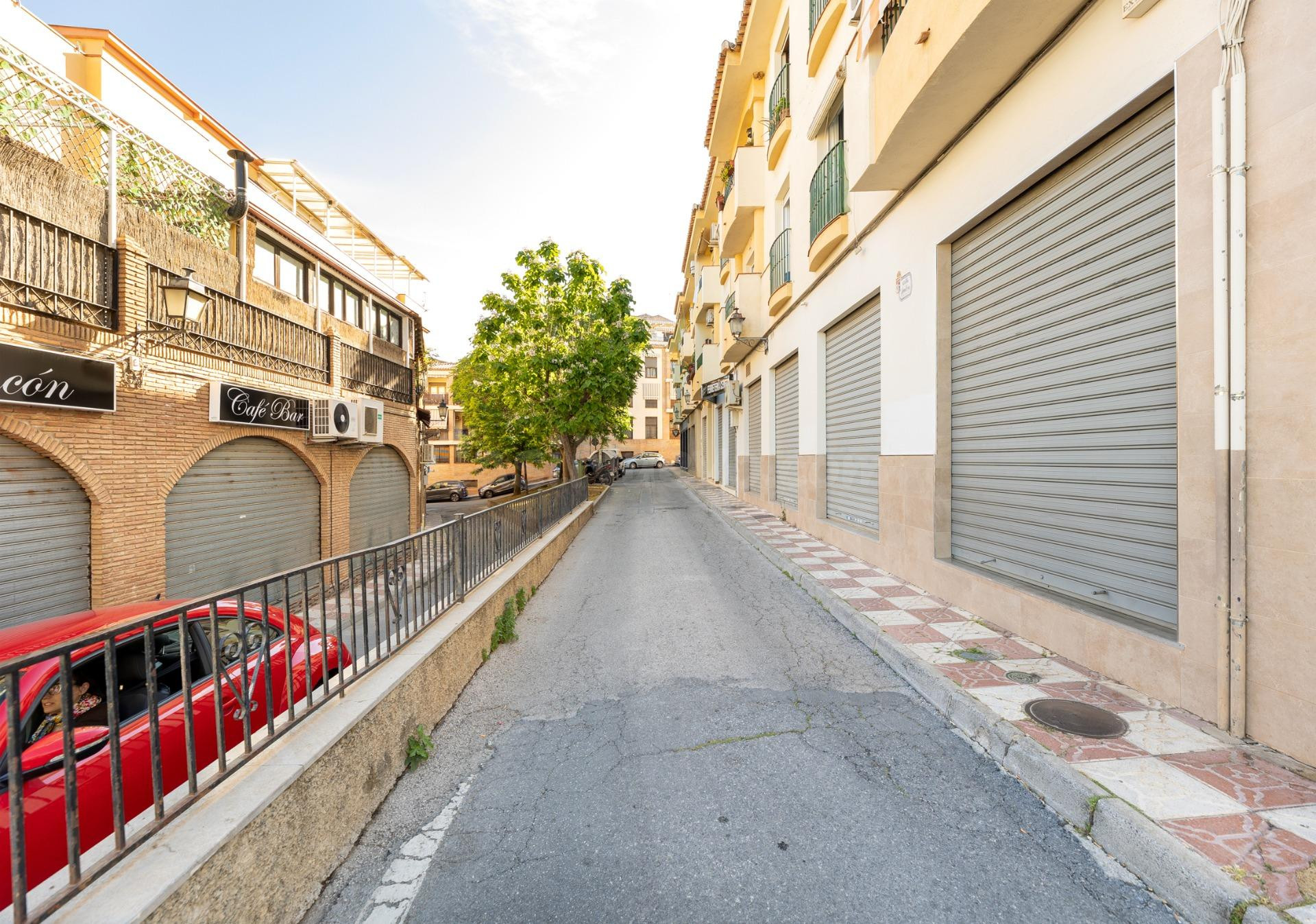 LOCAL COMERCIAL CON 100M2 EN LA ZUBIA - foto 3