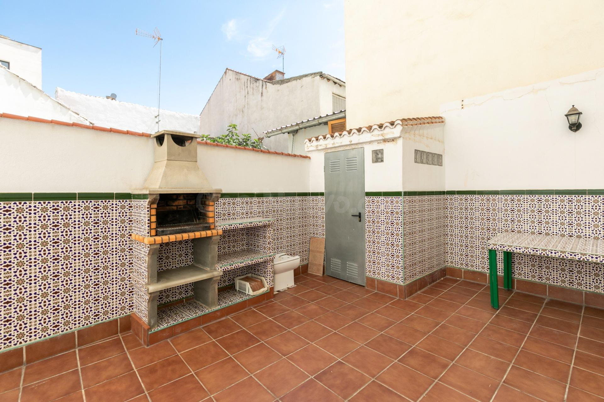 PISO EN VENTA EN ARMILLA CENTRO | 2 DORMITORIOS | GRAN PATIO - foto 3