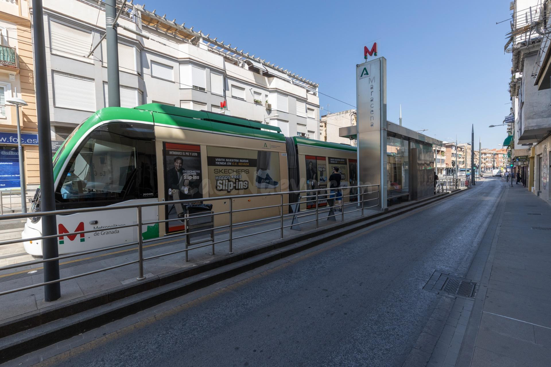 Plaza de garaje amplia en Maracena, con fácil acceso y junto - foto 2