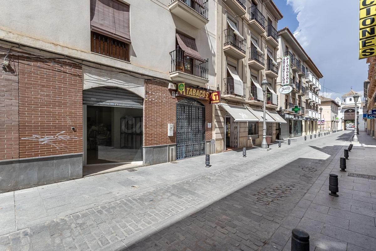 LOCAL EN PLENA CALLE REAL DE SANTA FE