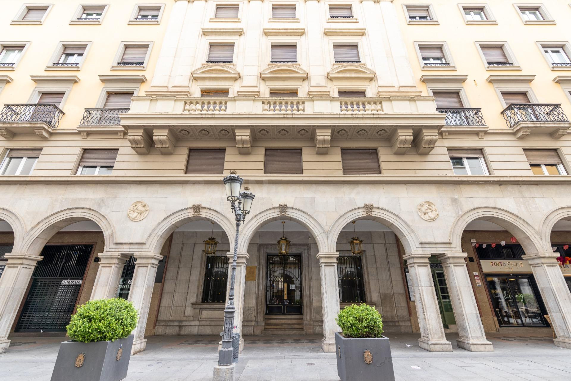 OFICINA TOTALMENTE REFORMADA EN ANGEL GANIVET (VENTA O ALQUILER) – GRANADA CENTRO