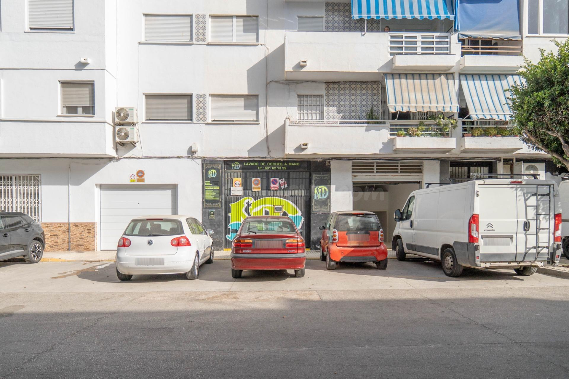 Local en Torre del Mar (Málaga) adaptado a cochera - foto 4