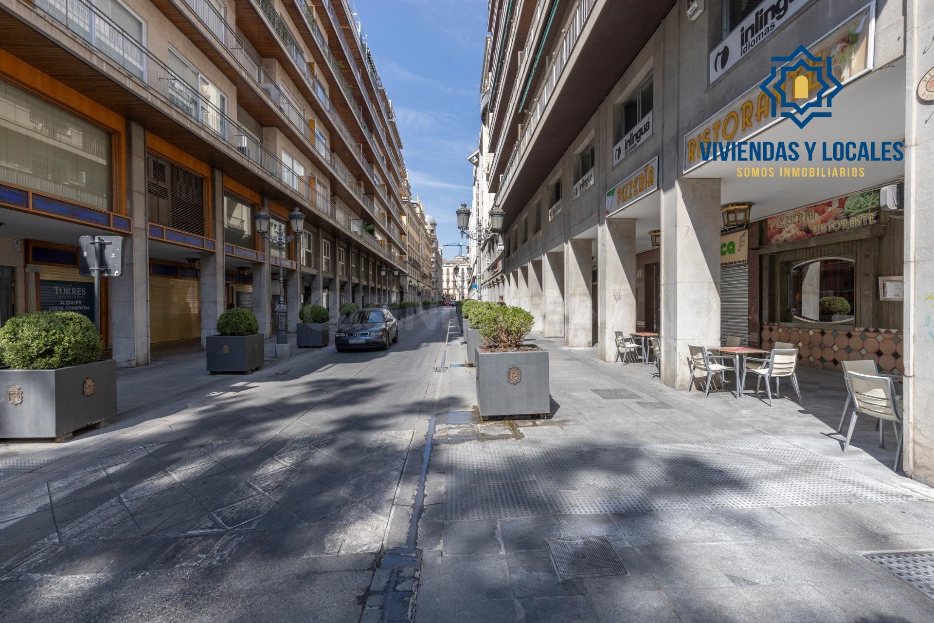LOCAL COMERCIAL JUNTO A ÁNGEL GANIVET | ESPACIO Y UBICACIÓN.