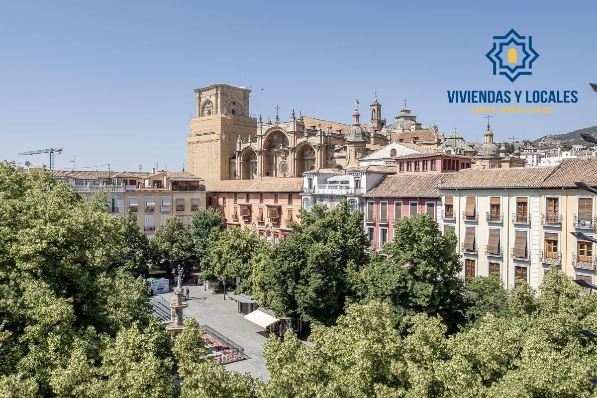 Exclusivo Piso Dúplex en el Corazón de Granada