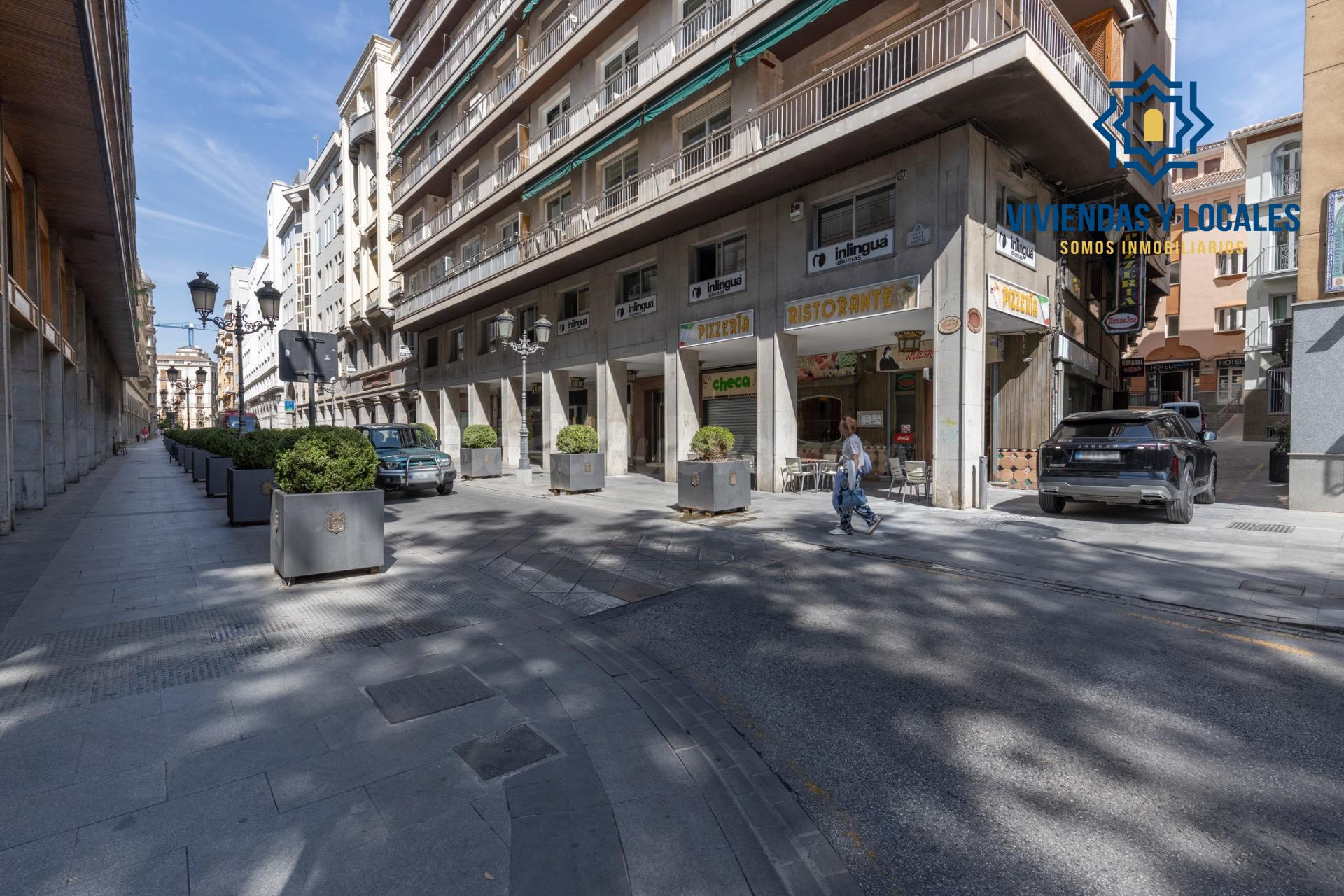 LOCAL COMERCIAL EN CALLE ÁNGEL GANIVET – UBICACIÓN PRIVILEGIADA