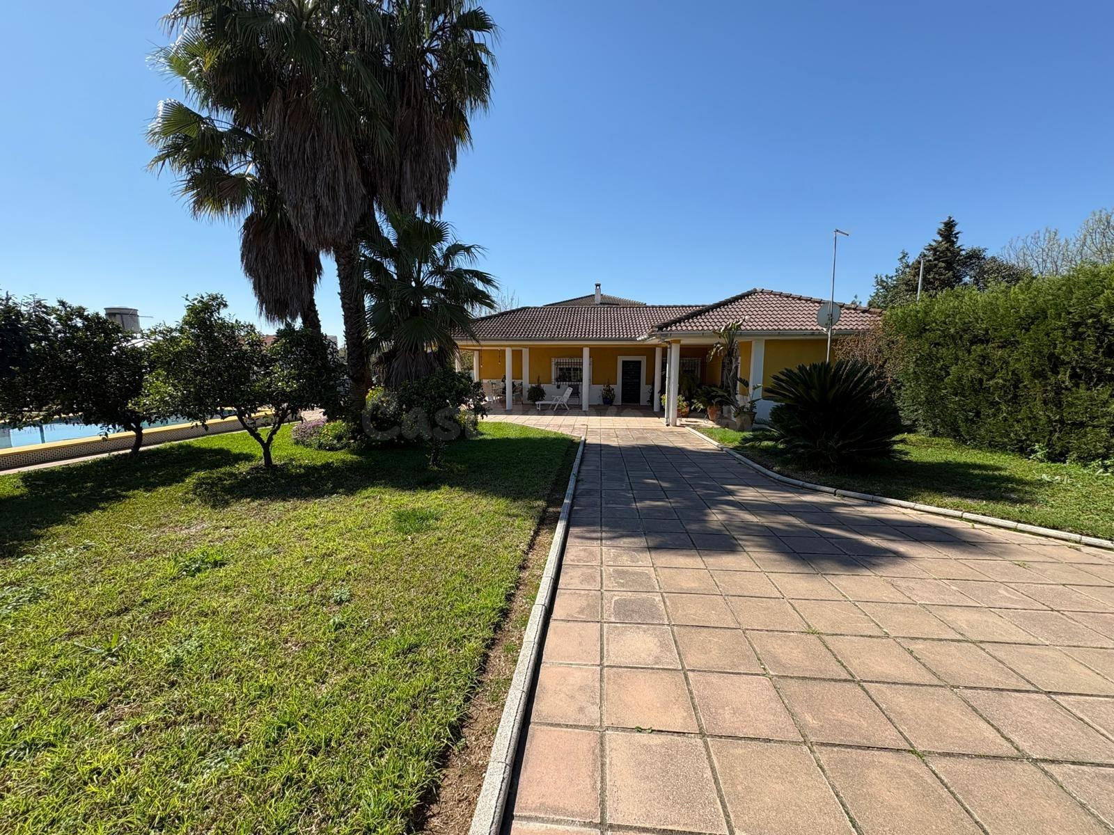 CHALET INDEPENDIENTE EN LA COLINA