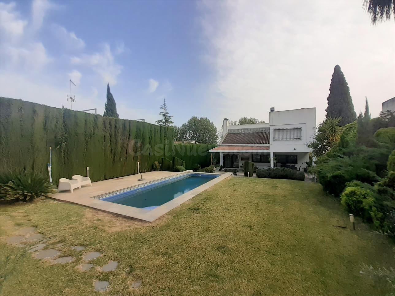 Fantástico Chalet independiente en zona Arruzafa !!
