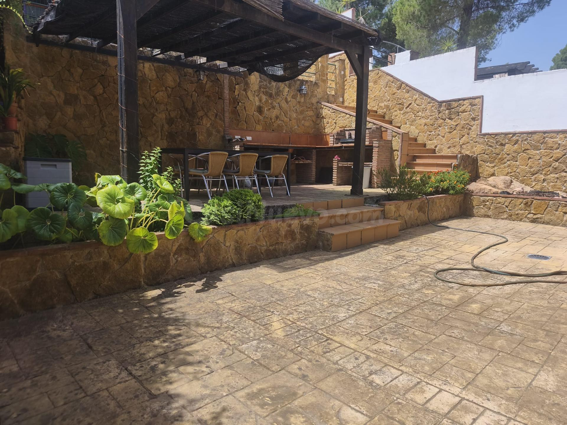 Refugio en Las Jaras: Parcela, piscina privada e instalacion