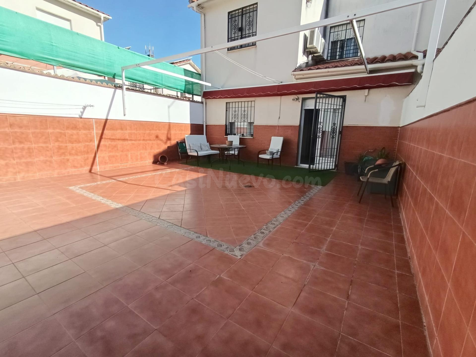 CASA ADOSADA EN ZONA GUADALQUIVIR - LISTA PARA ENTRAR A VIVIR