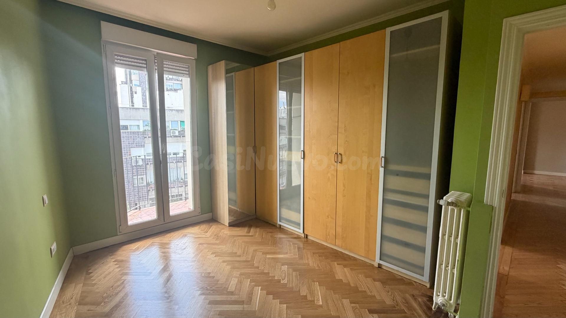 Se alquila piso muy luminoso de dos dormitorios y dos baños  - foto 3