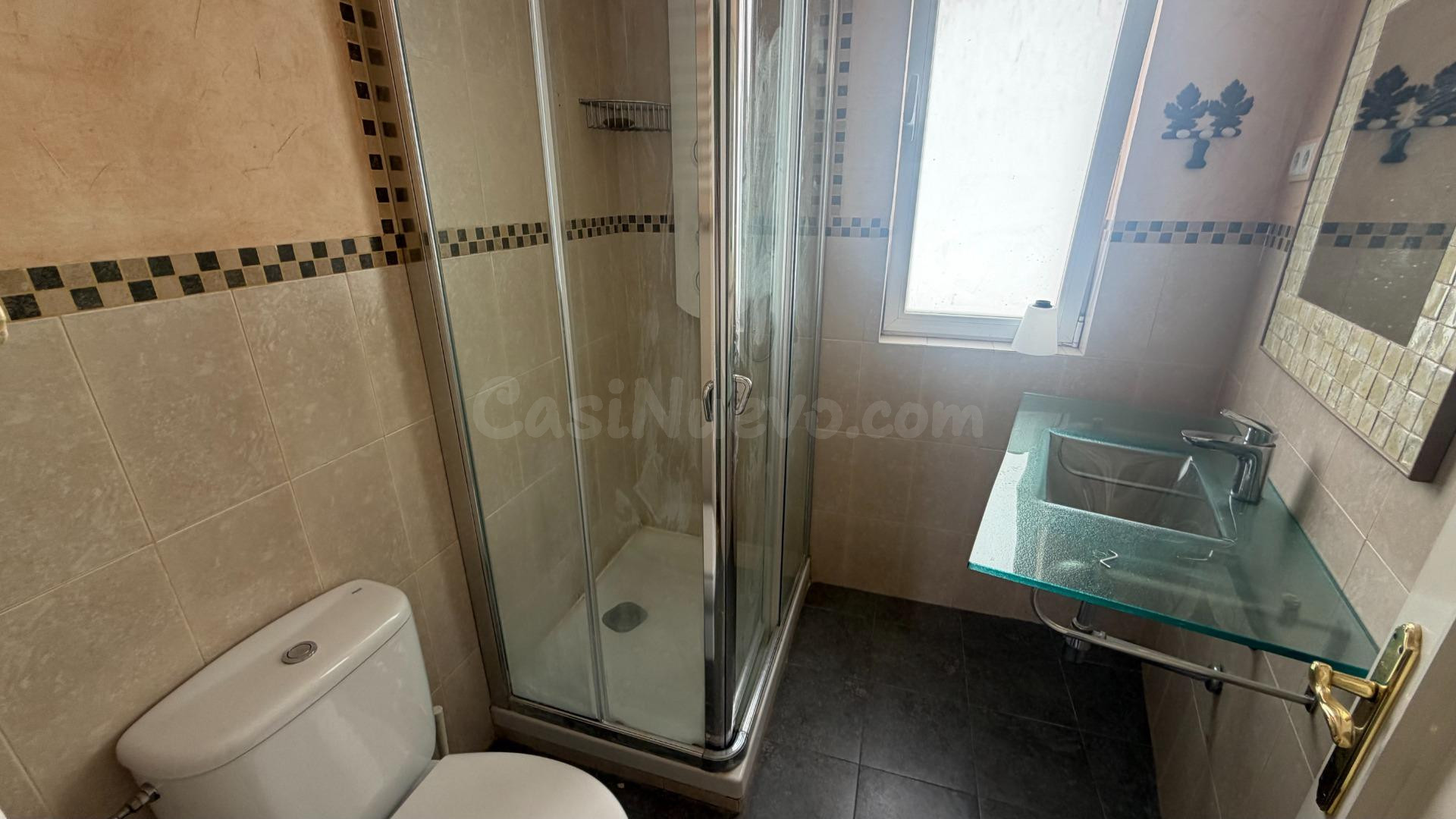 Se alquila piso muy luminoso de dos dormitorios y dos baños  - foto 5
