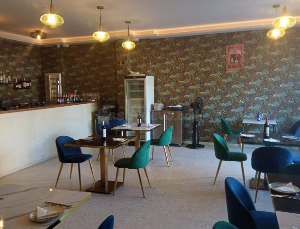 RESTAURANTE EN FUNCIONAMIENTO EN ZONA DE PASO, TRASPASO 65000 Y UN ALQUILER DE 700