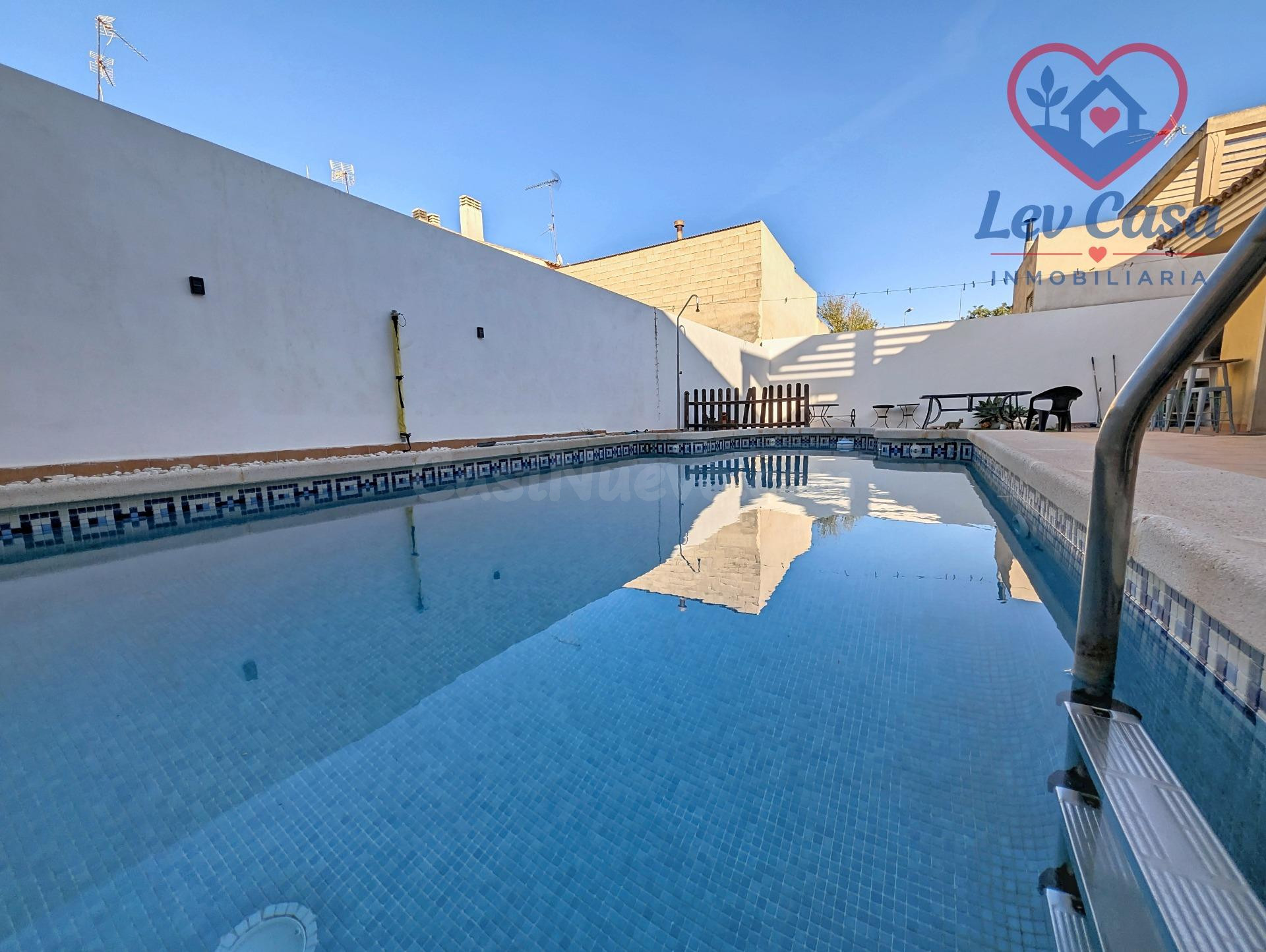 Casa en venta de planta baja con piscina privada y garaje en El Paretón, Totana