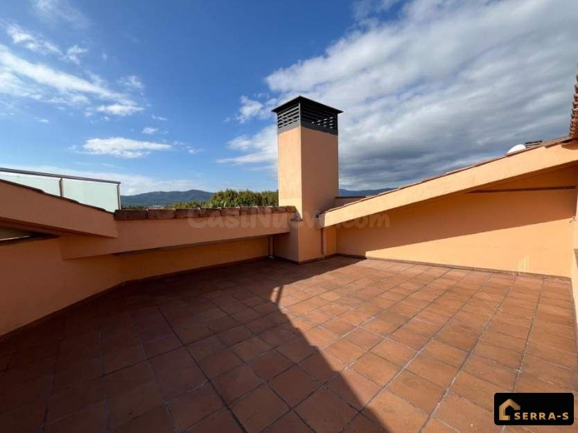 AMPLIO DÚPLEX DE 4 habitaciones, 3 BAÑOS Y GRAN TERRAZA EN TORDERA (ST. PERE)