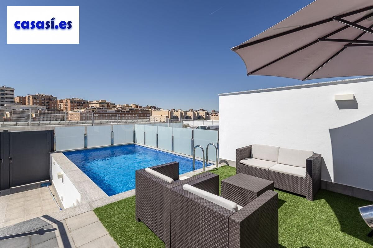 Vivienda de lujo en Urbanización SERRALLO HILLS.