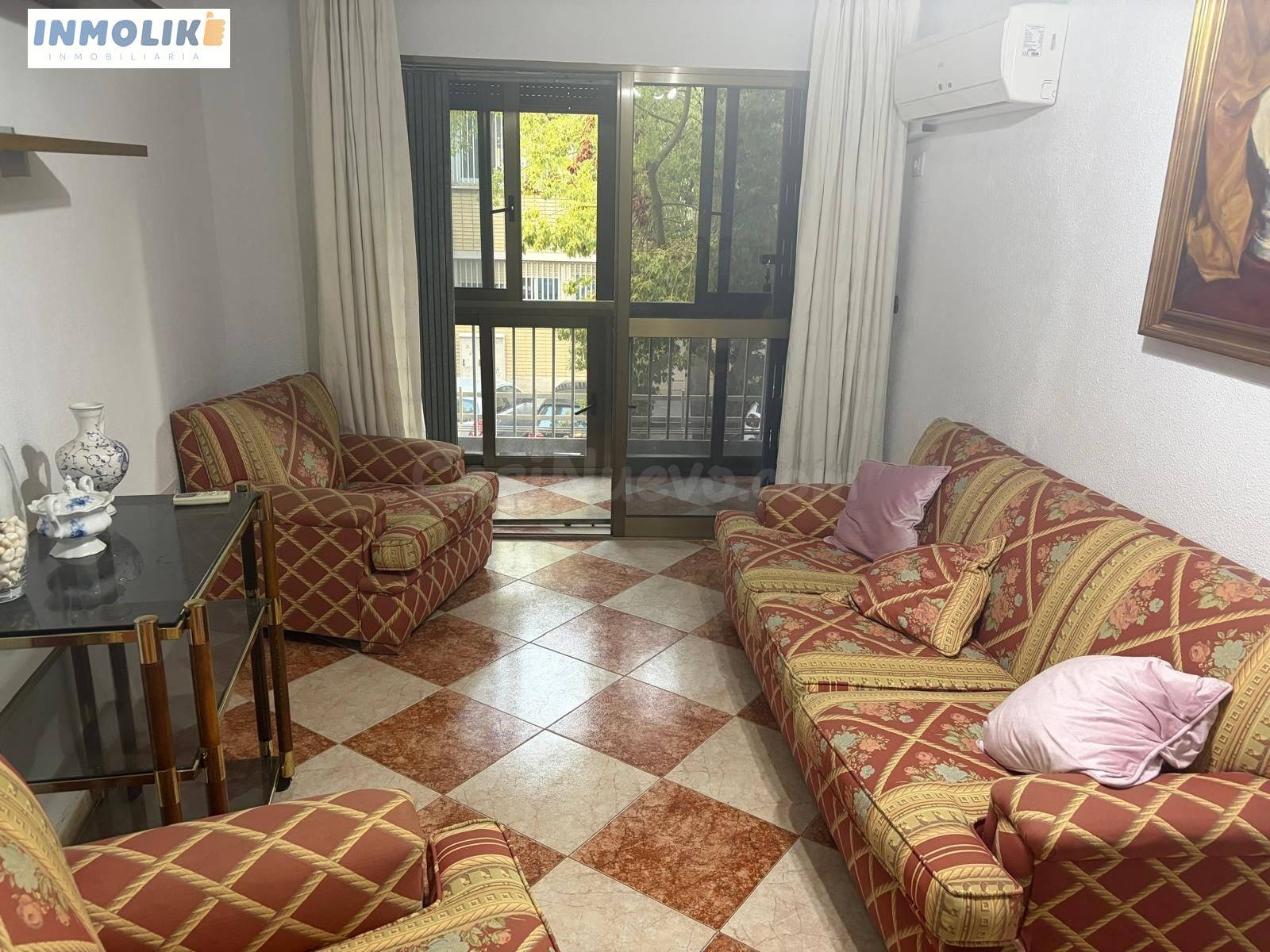 PISO EN VENTA EN AV. ALMOGAVARES CON CUATRO DORMITORIOS