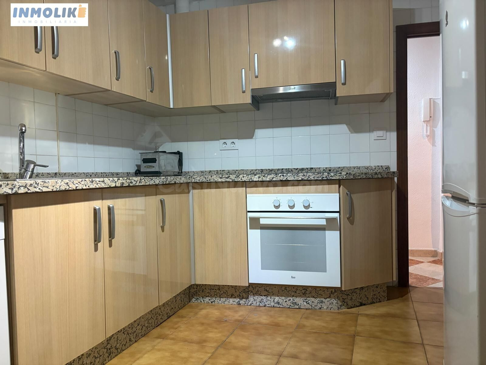 PISO EN VENTA EN AV. ALMOGAVARES CON CUATRO DORMITORIOS - foto 4