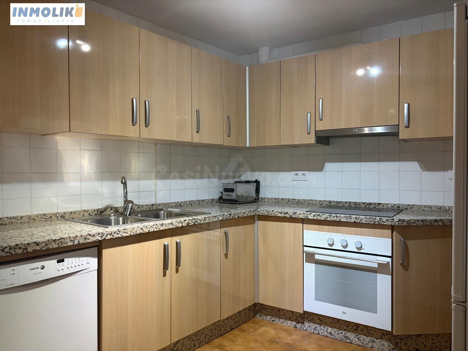 PISO EN VENTA EN AV. ALMOGAVARES CON CUATRO DORMITORIOS - foto 5