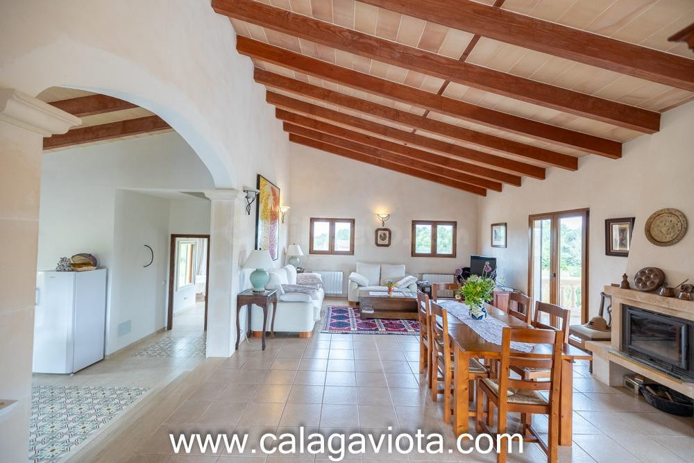 Encantador chalet con piscina y gran terreno a solo 2 minuto - foto 3
