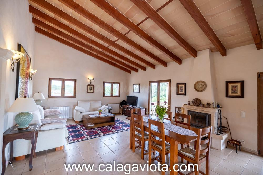 Encantador chalet con piscina y gran terreno a solo 2 minuto - foto 4