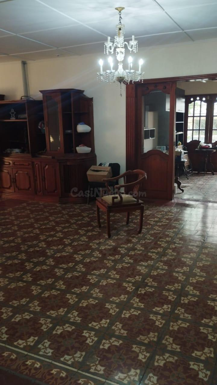 SE VENDE CASA AMPLIA EN ZONA DE MANGA - foto 4