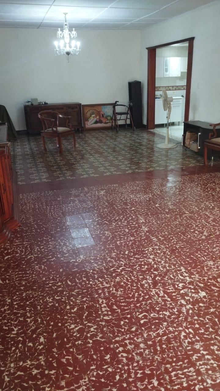 SE VENDE CASA AMPLIA EN ZONA DE MANGA - foto 5