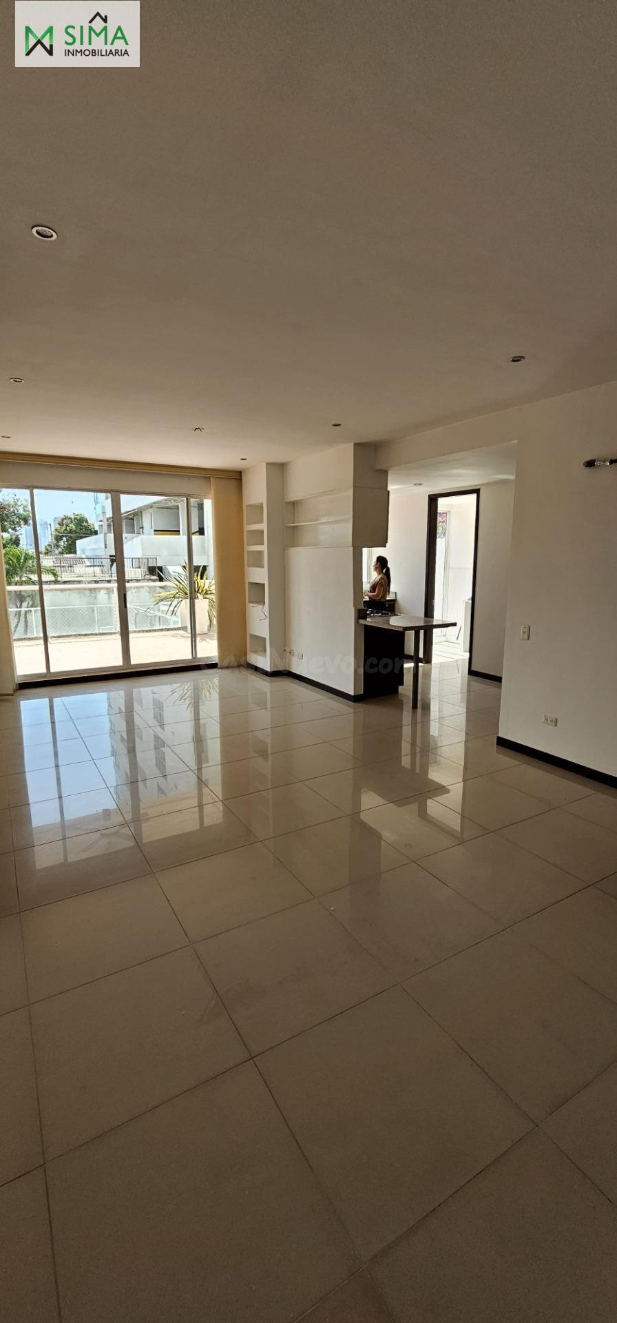 SE ARRIENDA AMPLIO APARTAMENTO DE 131 m2 EN ZONA EXCLUSIVA DE MANGA