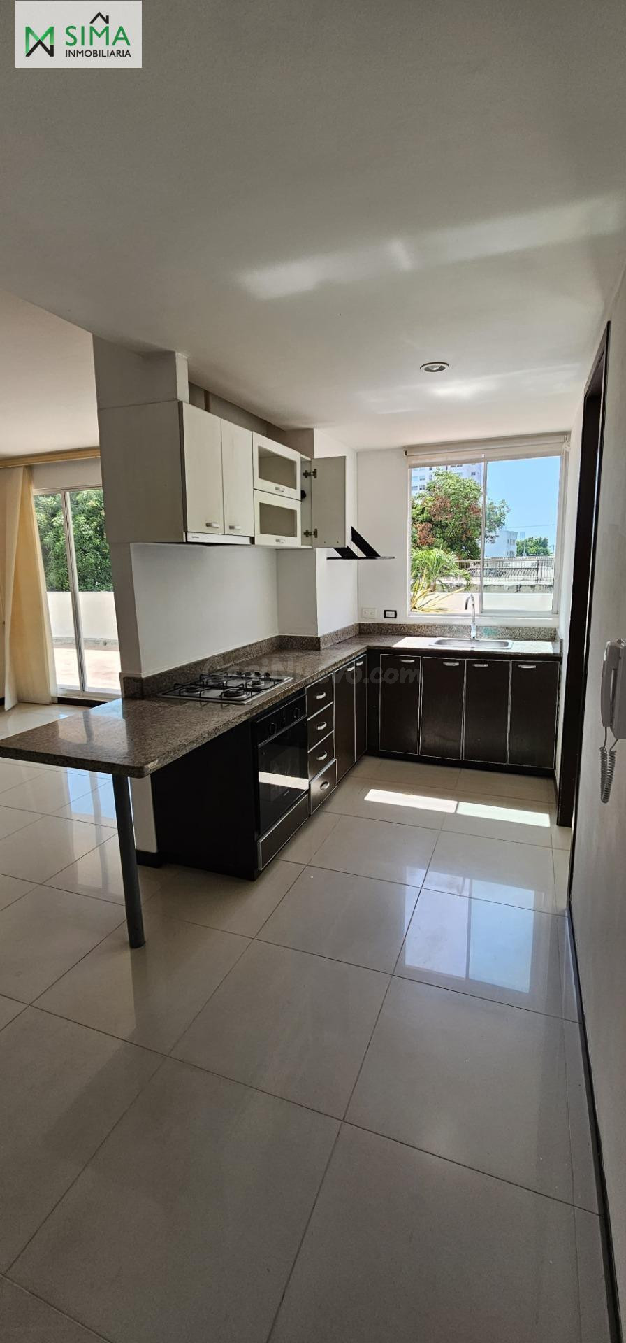 SE ARRIENDA AMPLIO APARTAMENTO DE 131 m2 EN ZONA EXCLUSIVA D - foto 2