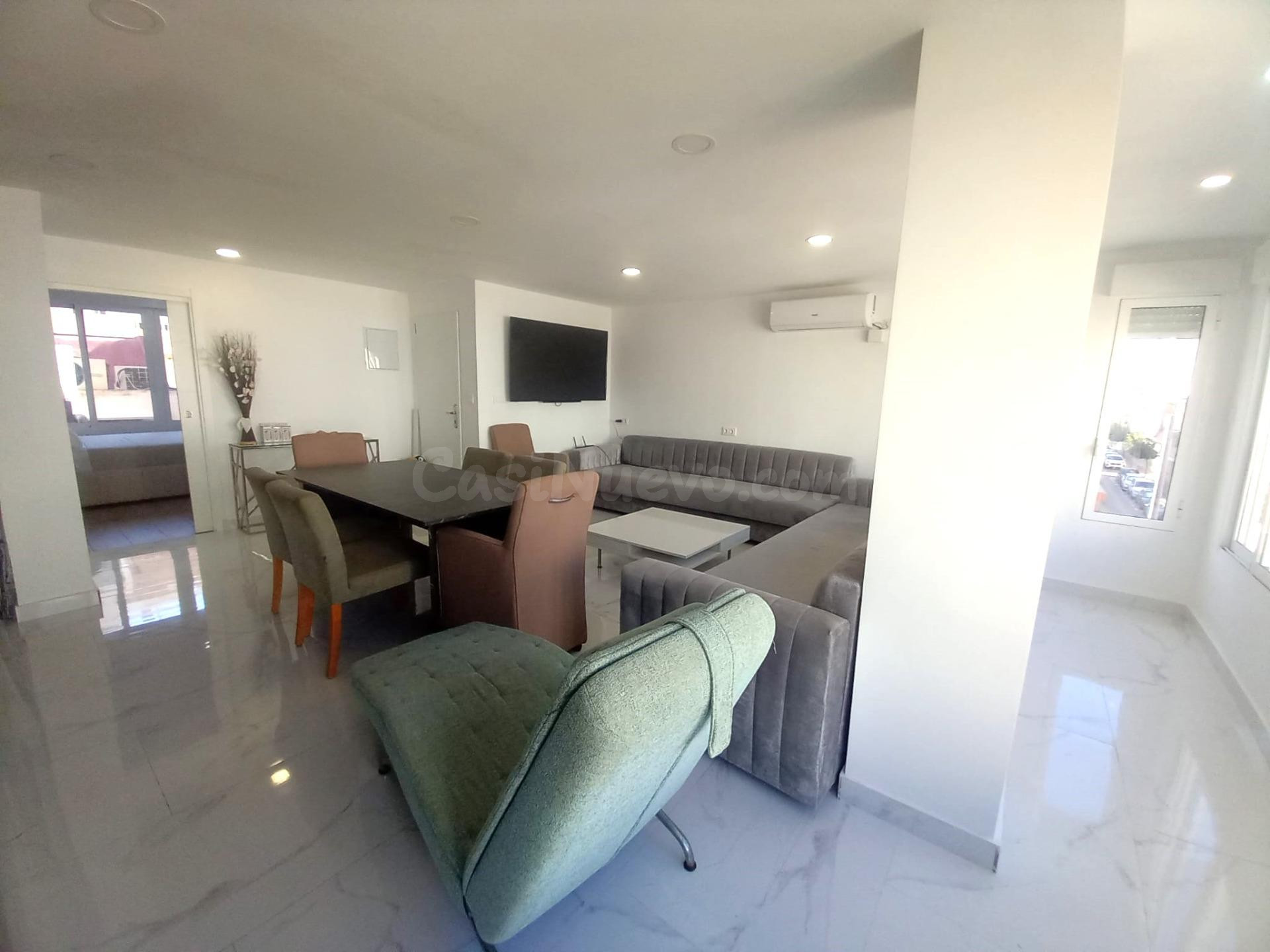 Piso totalmente reformado muy bien ubicado - foto 2