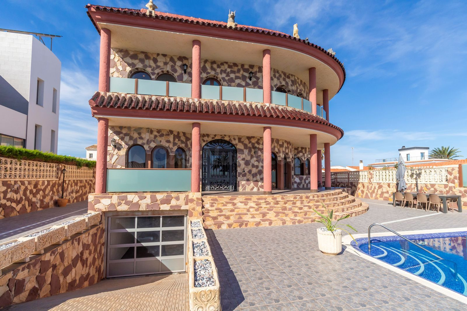 Villa de 4 dormitorios en La Zenia