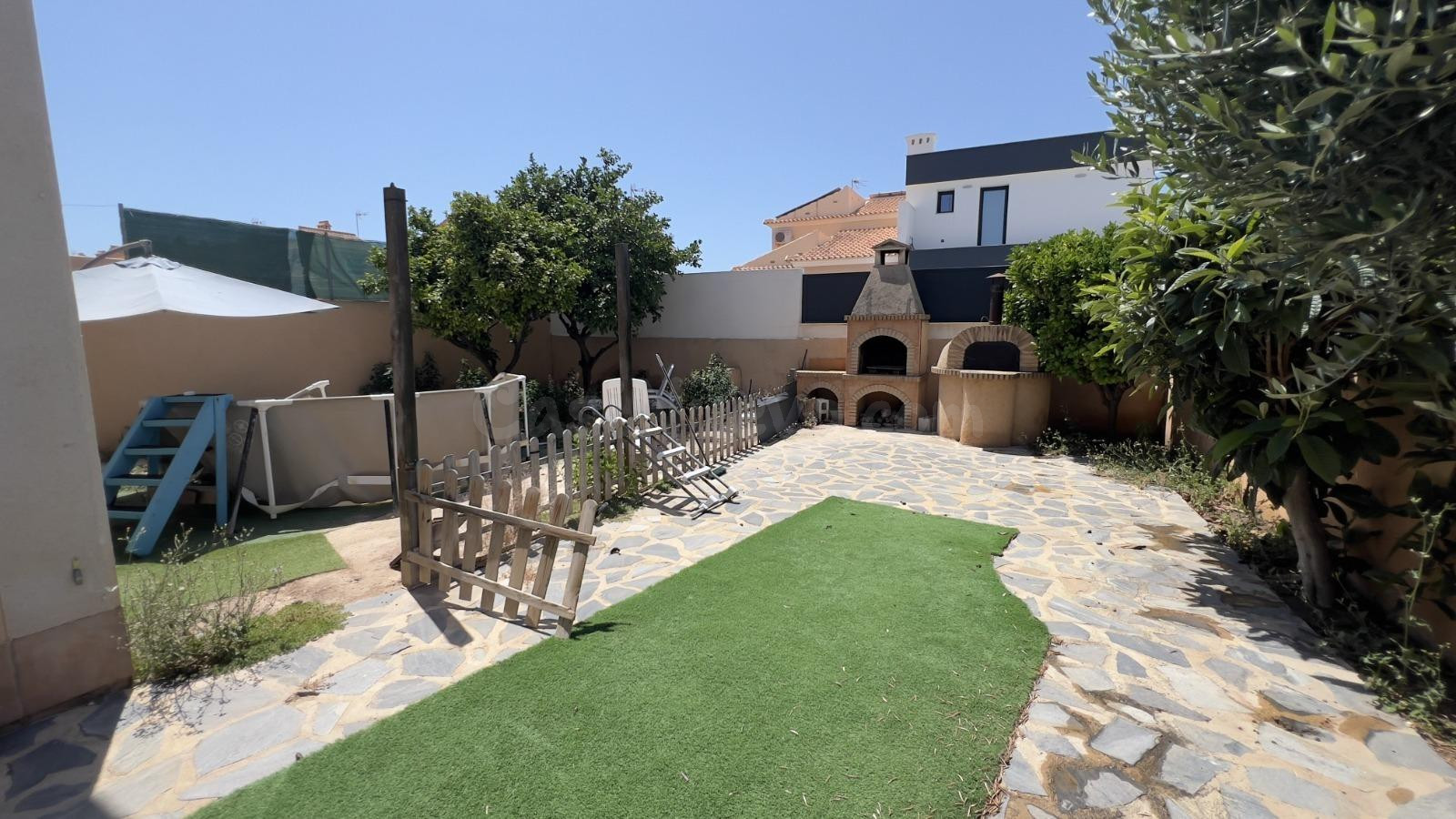 EXCLUSIVA CASA PAREADA DE 192 M2 CON PARCELA DE 422 M2 Y SÓT - foto 3