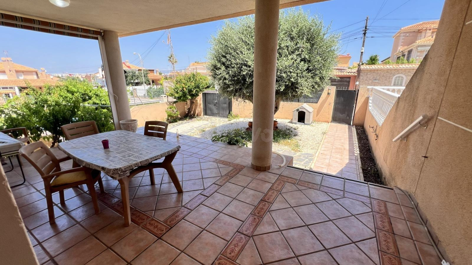 EXCLUSIVA CASA PAREADA DE 192 M2 CON PARCELA DE 422 M2 Y SÓT - foto 5