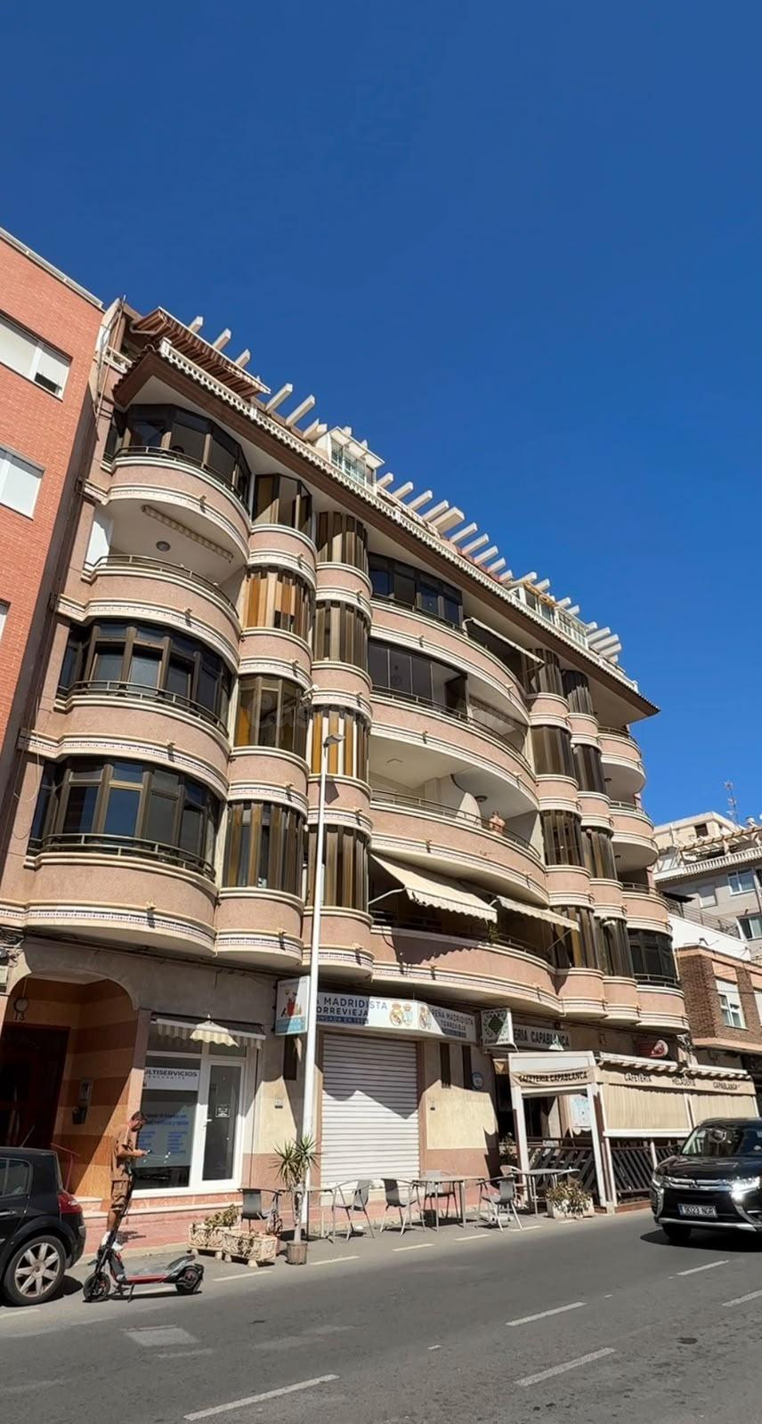 Amplio Apartamento de 3 habitaciones, 2 Baños + Parking y Trastero en Torrevieja, Acequion - ¡Listo para Entrar a Vivir!