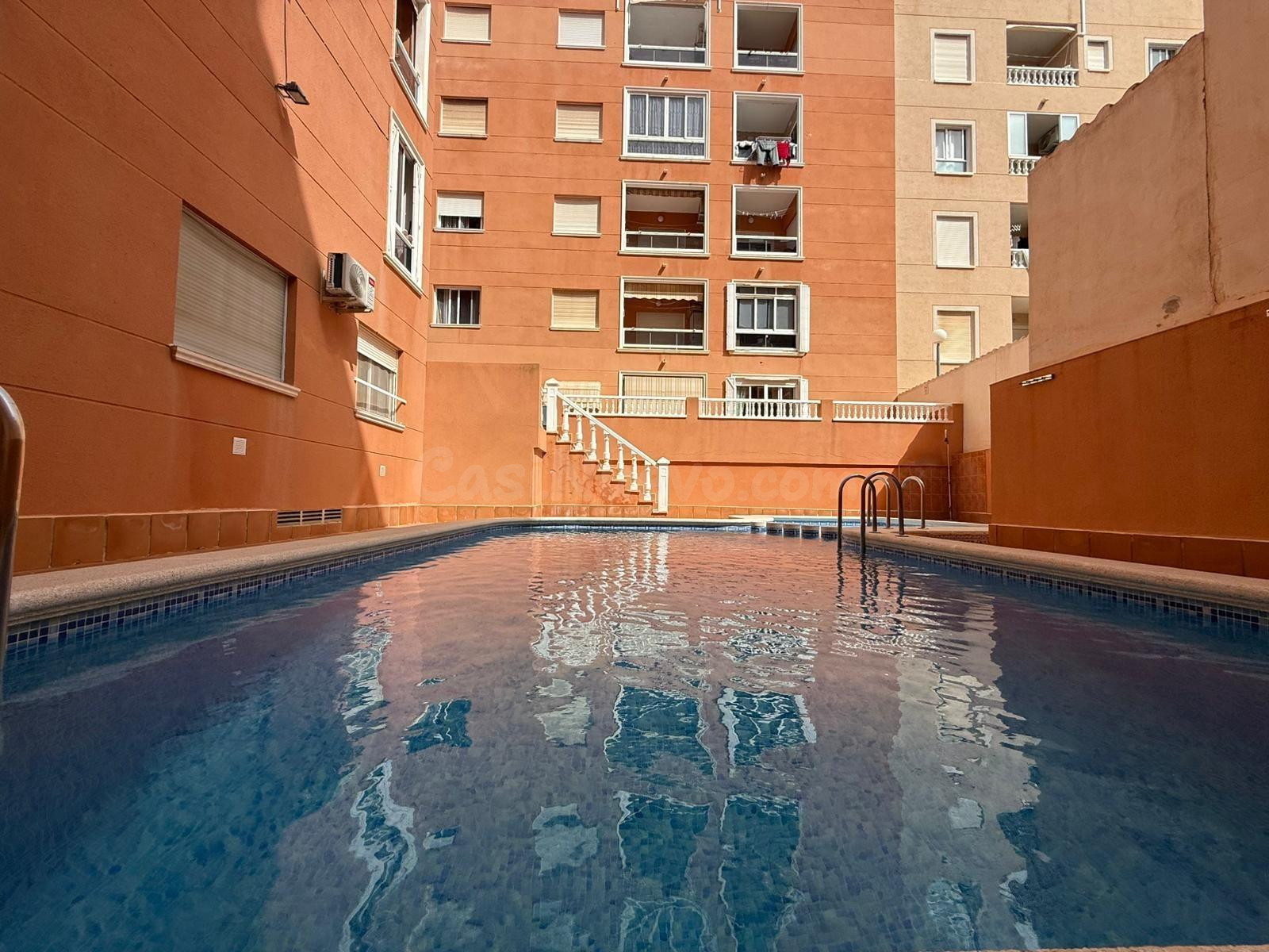 Apartamento de 2 dormitorios a 450 metros de Playa del Cura