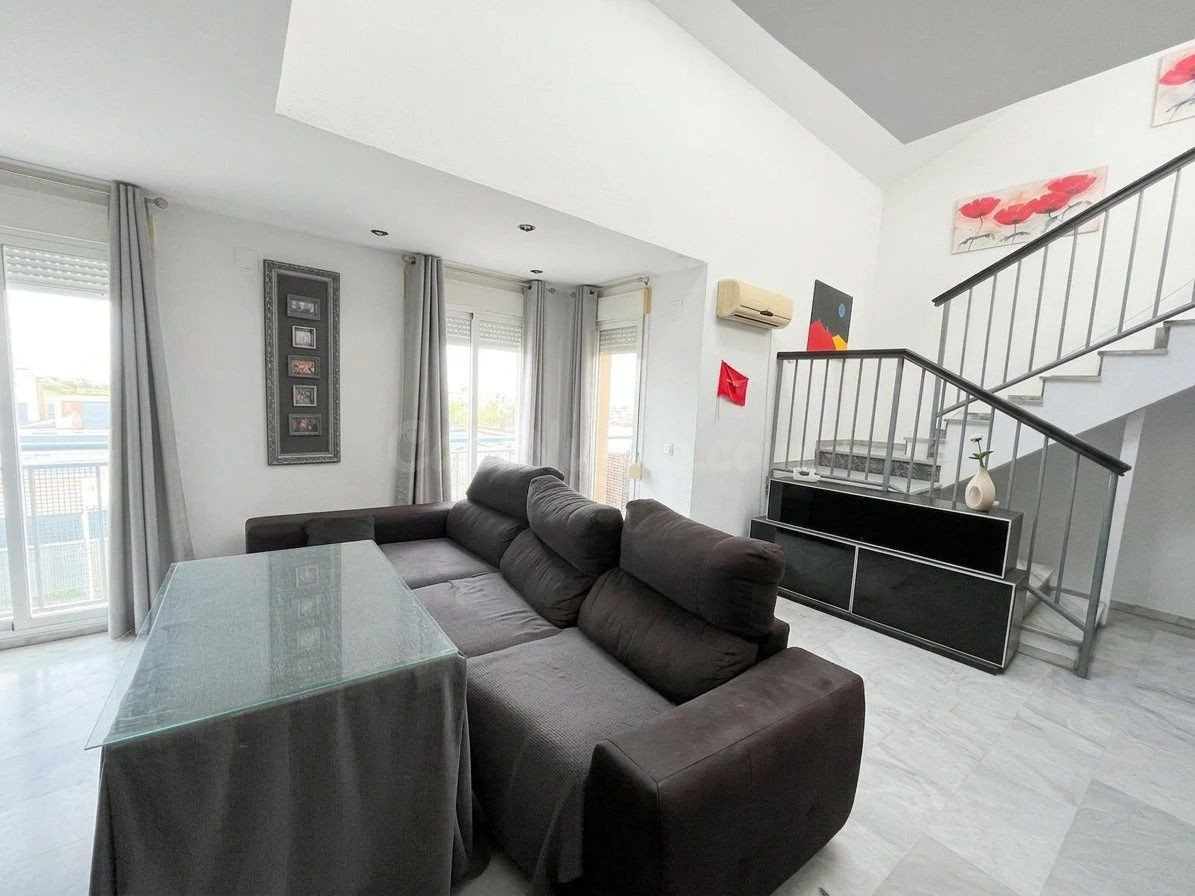 Espectacular Ático Dúplex con Terraza de 20 m2 en San Roque - foto 2
