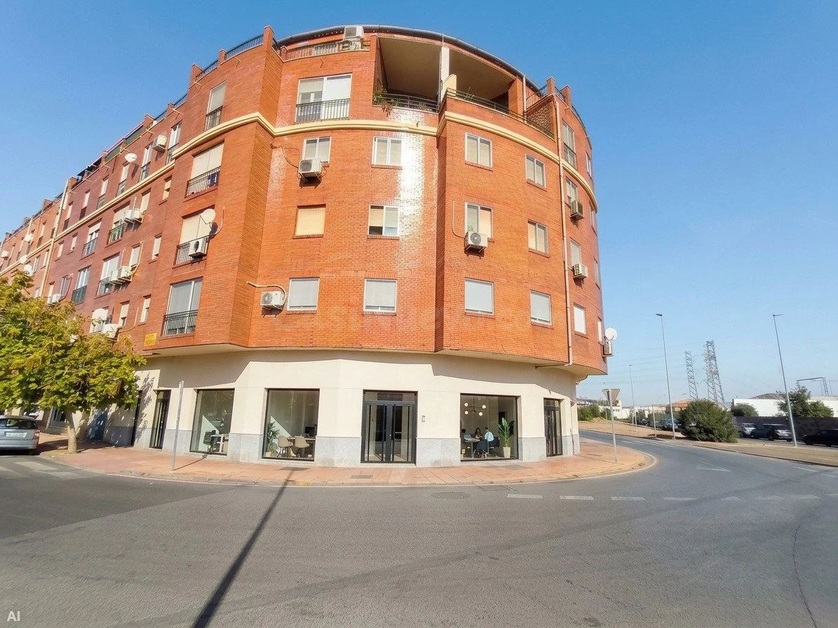 Local comercial en bruto de mas de 300 m2 en zona estratégic - foto 2