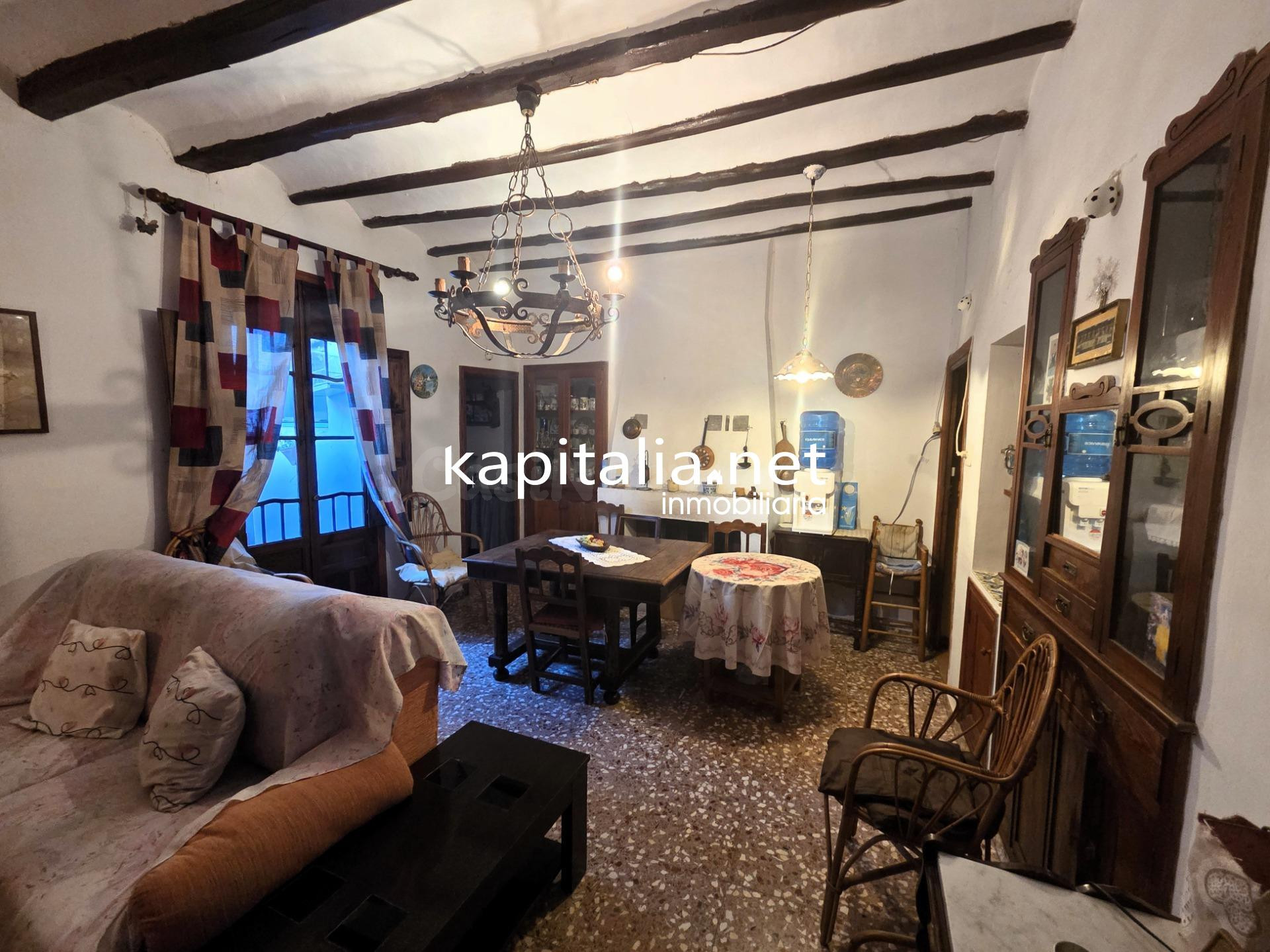 Encantadora Casa en Quatretondeta - Ideal para Entrar a Vivi - foto 3